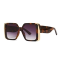 Modern square cat eye sunglasses with brown tortoiseshell frame and gradient purple lenses - Leopard Frame Gradient Gray Lens (C5)