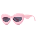 Rosa klobige Bubble-Rahmen Sonnenbrille mit dunklen ovalen Gläsern im Y2K-Stil - Rosa