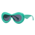 Futuristische Polygon-Sonnenbrille mit klobigem mintgrünem Rahmen und dunklen Gläsern - Grün