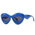 Futuristische Wrap-around-Sonnenbrille mit glänzend blauem Rahmen und ovalen Gläsern - Blau Schwarz Grau