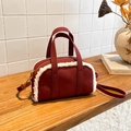 Borsa bowling invernale bordeaux in finta pelle con inserti in pile bianco - Rosso
