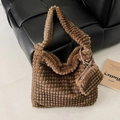 Sac fourre-tout en peluche marron à texture damier et petite pochette assortie - Marron