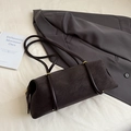 Sac baguette rétro marron foncé en cuir mat avec anneaux métalliques dorés élégants - Café sans Pendentif