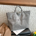 Elegante borsa tote in pelle sintetica grigia con scritte di borchie metalliche - Grigio