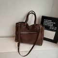 Bolso tote marrón vintage en patchwork de ante con costuras en contraste y correa - Marrón