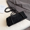 Sac baguette minimaliste en cuir noir avec doubles lanières et anneaux dorés - Noir sans Pendentif