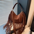 Borsa hobo bohémien in camoscio marrone con frange e dettagli in oro - Marrone