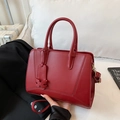 Borsa a mano classica in pelle rossa con manici e tracolla regolabile per donna - Rosso