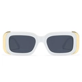 Lunettes de soleil œil de chat blanches modernes avec verres gris et détails dorés - Monture Blanche Verres Gris Foncé