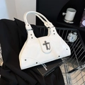 Borsa a tracolla gotica bianca lucida con croce metallica e dettagli con borchie - Bianco