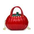 Borsa a mano rossa lucida a forma di pomodoro con foglia verde e catena d'oro - Rosso
