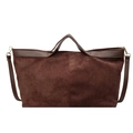 Bolso tote grande de ante marrón oscuro con asas de cuero y detalles dorados sobre fondo blanco - Marrón
