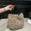 Bolso tote de peluche color camello claro con asas de cuero negro para otoño-invierno - Caqui