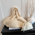 Bolso tote de punto blanco crema con rayas verticales y bolsa interior con cordón - Blanco