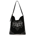 Bolso tote bohemio negro con bordado blanco y correa ajustable sobre fondo blanco limpio - Negro