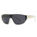Lunettes de soleil bouclier blanches modernes avec verres gris et rivets dorés de profil - Beige