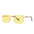 Lunettes de soleil étroites à dessus plat avec branches panthère et verres jaunes - C3 Or Jaune