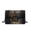 Petit sac carré en cuir noir avec motif serpent métallique et bandoulière chaîne - Noir