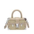 Französische Stroh-Box-Tasche mit beigem Lederbesatz und metallischen Eckenschonern - Khaki