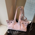 Light pink eyelet tote bag in matte synthetic leather with adjustable shoulder strap - Pink
