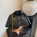 Sac bandoulière noir en forme de veste avec chaîne dorée et détails de boutons - Noir
