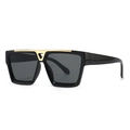 Retro flat top square sunglasses with black frame and golden metal V detail - Black (C1 Black Frame Grey Lens)