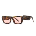 Retro vierkante zonnebril met schildpadpatroon en roze transparante glazen en brede poten - Luipaard Roze (C3 Luipaard Roze)
