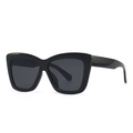 Lunettes de soleil œil-de-chat noires classiques avec monture large et verres foncés - Noir