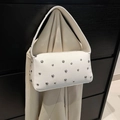 Borsa moto vintage bianca con rivetti argentati e pelle con trama di litchi - Bianco