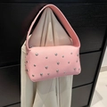 Borsa a mano in pelle martellata rosa con borchie argentate in stile vintage americano - Rosa
