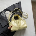 Borsa tote minimalista in pelle verniciata giallo chiaro con doppie tasche frontali e tracolla - Giallo