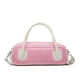 Borsa a tracolla rosa minimalista con bordo bianco e tracolla staccabile su sfondo bianco - Rosa