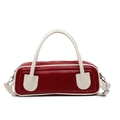 Borsa baguette rosso scuro con cuciture bianche a contrasto e tracolla regolabile - Borgogna