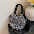 Schicke Einkaufstasche mit silbernen Pailletten, Ledergriffen und geräumigem Design - Silber