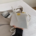 Sac à main en cuir blanc élégant avec strass brillants, fermoir doré et détail de nœud - Blanc