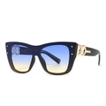 Schicke Cat-Eye-Sonnenbrille mit blau-gelbem Verlauf und goldenen Kettenbügeln - Schwarzer Rahmen/Blau-Gelb Verlauf Gläser (C3)