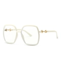 Retro vierkante witte bril met gouden details en heldere glazen in een 45 graden hoek - Beige Wit Montuur Heldere Glazen / Beige White (C6 Beige White)