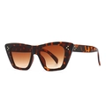 Retro tortoiseshell cat-eye sunglasses with brown gradient lenses and gold rivet accents - Leopard Frame Tea Lens