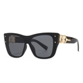 Moderne schwarze Oversize-Cateye-Sonnenbrille mit goldener Metallkette am Bügel - Schwarz/Dunkelgraue Gläser (C1)