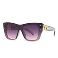 Übergroße lila Sonnenbrille in Katzenaugen-Optik mit Verlaufsgläsern und goldenen Kettendetails - Grauer Rahmen/Verlauf Rosa Gläser (C5)