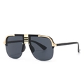 Lunettes de soleil noires surdimensionnées à dessus plat avec détails dorés de luxe - Noir Gris (C1)