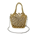 Goldfarbene gewebte Netztasche mit grauem Kordelzugbeutel und silberner Perlenkette - S / Gold