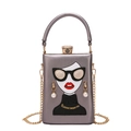 Piccola borsa quadrata argento con grafica donna alla moda e tracolla a catena - Grigio Argento