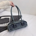 Gewaschene blau-graue Denim Baguette-Tasche mit Vintage-Nieten und Doppelreißverschluss - Denim-Blau