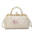 Beige Abendtasche aus Samt mit Schmetterlingsstickerei, Perlenkette und Goldgriff - Weiß