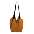 Bolso tote de punto color caramelo con correas de cuero negro y diseño relajado de verano - Amarillo