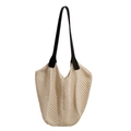 Bolso tote de punto tejido beige con correas de hombro de cuero negro en contraste sutil - Blanco