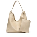 Minimalistisches Set aus beiger Hobo-Tasche mit passender Pouch und Knotendetail - Weiß