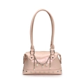 Bolso tote de charol rosa con cadena plateada, perlas y detalles de remaches - Rosa Sin Colgante