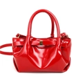 Elegante borsa a mano in vernice rossa con fibbia dorata e tracolla regolabile - Rosso